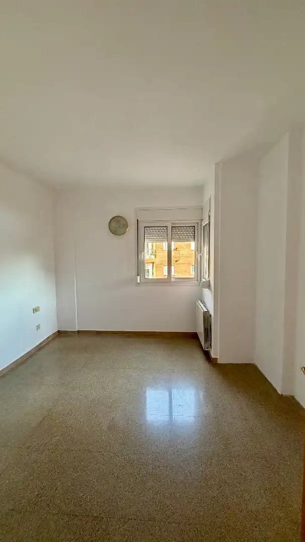 Schlafzimmer von Wohnung zum Verkauf in Figueres mit Klimaanlage, Heizung und Möbliert