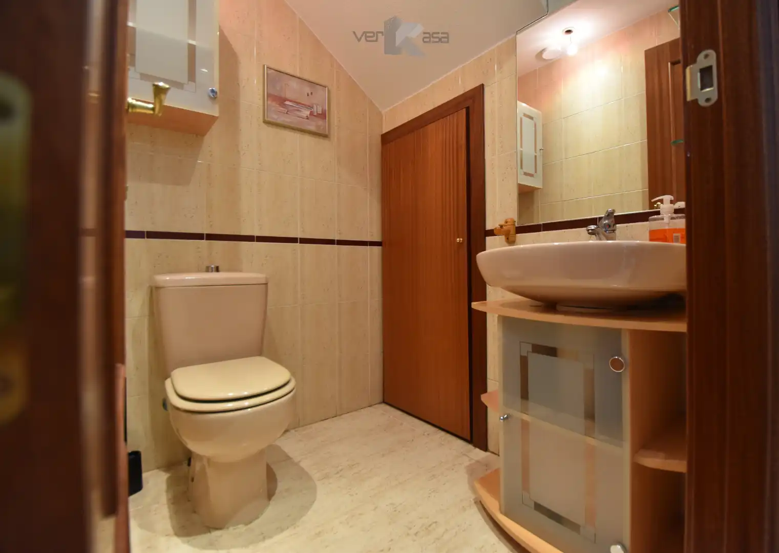 Badezimmer von Einfamilien-Reihenhaus zum Verkauf in San Martín de la Vega mit Klimaanlage, Heizung und Privatgarten