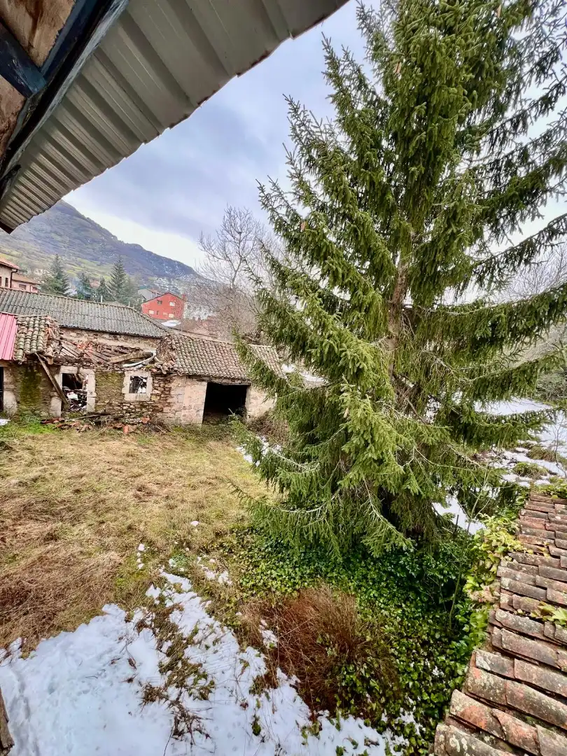 Exterior view of Country homes for sale in La Pola de Gordón   with Private garden
