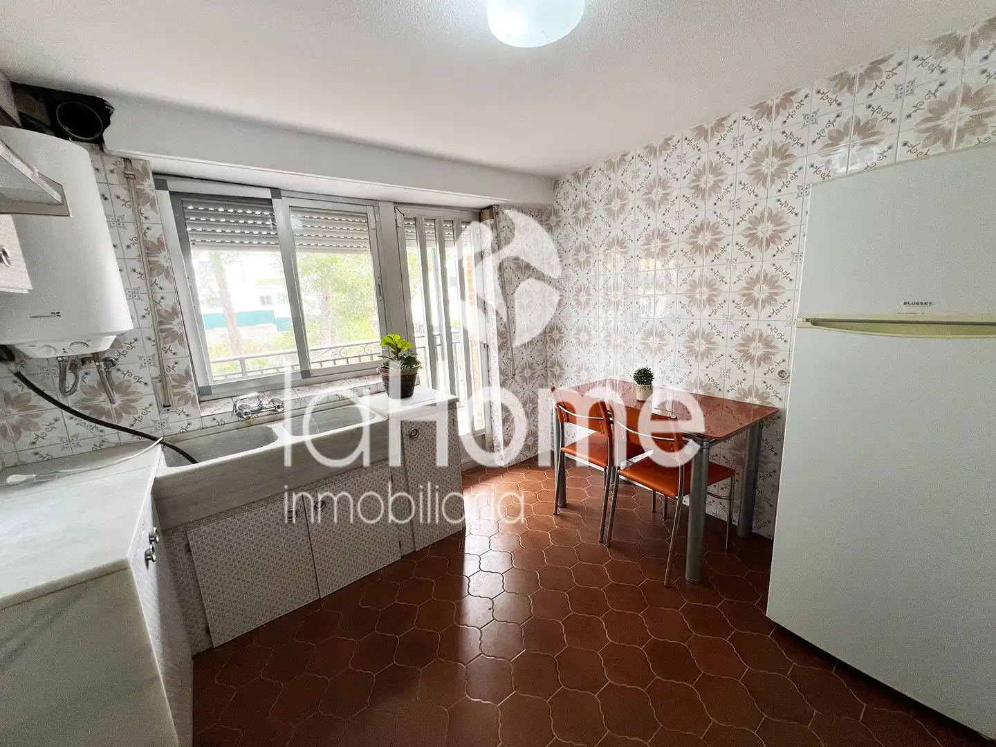 Vista exterior de Casa o xalet en venda en Paterna amb Aire condicionat, Jardí privat i Terrassa