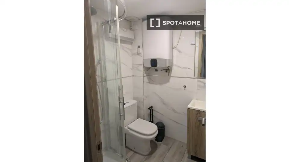 Baño de Piso de alquiler en Madrid con Aire acondicionado, Calefacción y Amueblado