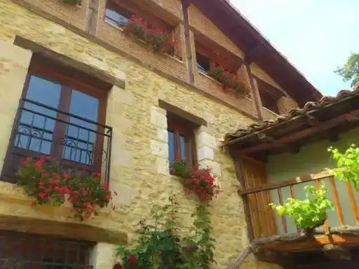 Vista exterior de Casa o chalet en venta en Merindad de Sotoscueva con Calefacción, Jardín privado y Amueblado