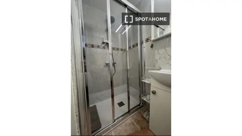 Baño de Piso de alquiler en Madrid con Aire acondicionado, Calefacción y Amueblado