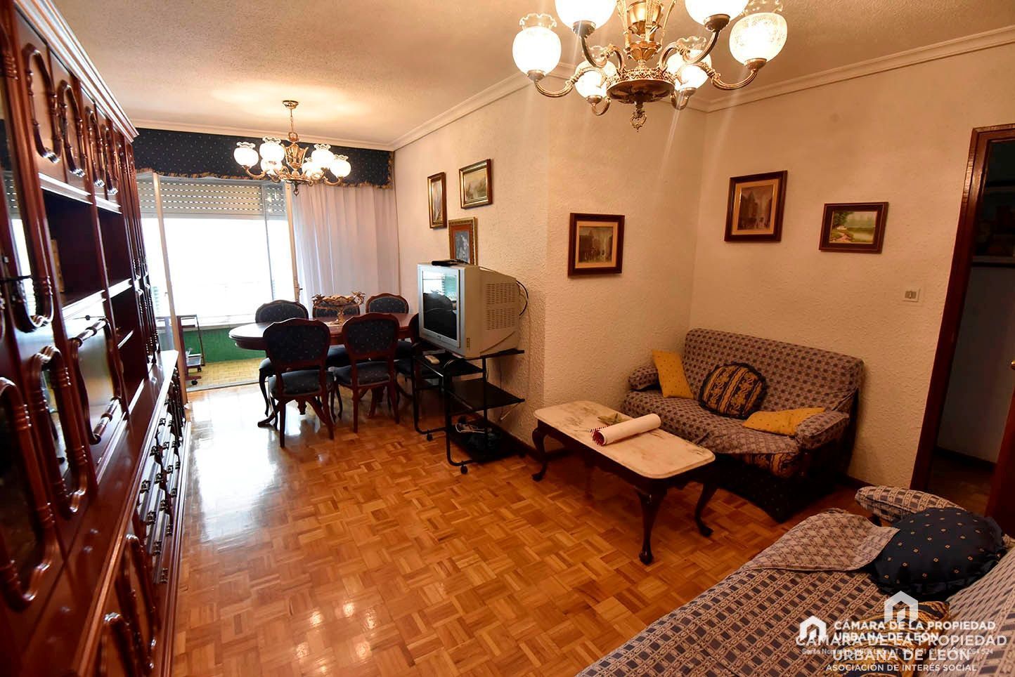 Sala de estar de Piso de alquiler en León Capital  con Calefacción y Amueblado