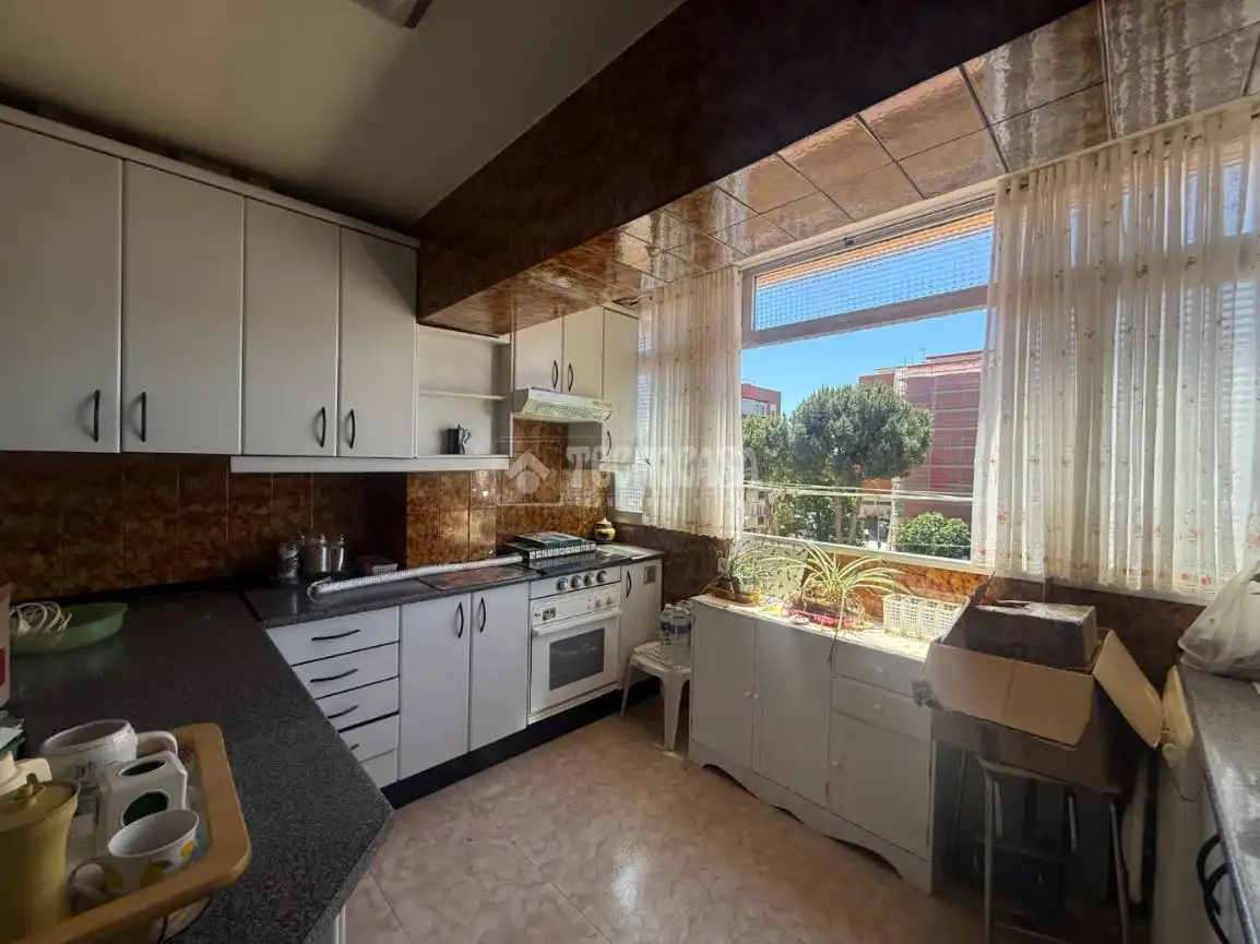 Cocina de Piso en venta en Madrid con Piscina comunitaria