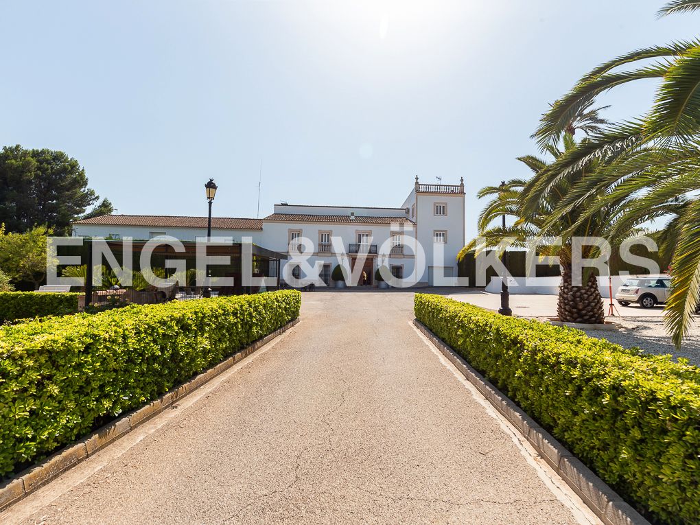 Exterior view of Country house for sale in Chiva  with Air Conditioner, Heating and Private garden