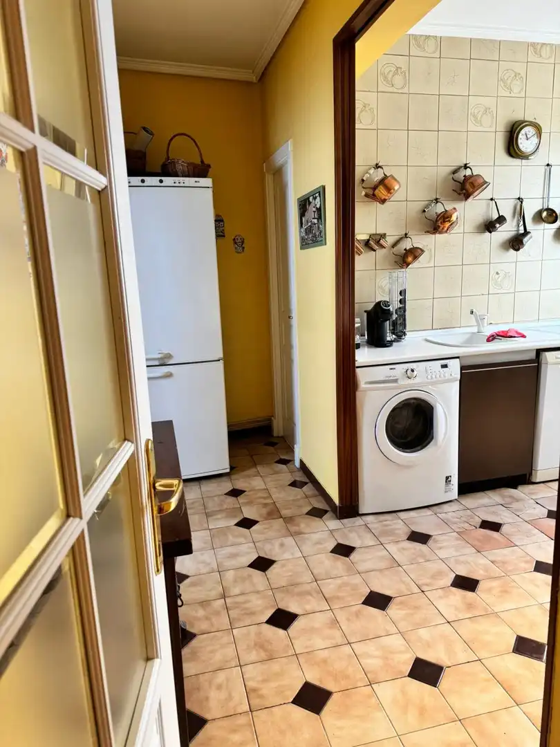 Cuina de Pis en venda en Ponferrada amb Calefacció, Terrassa i Moblat