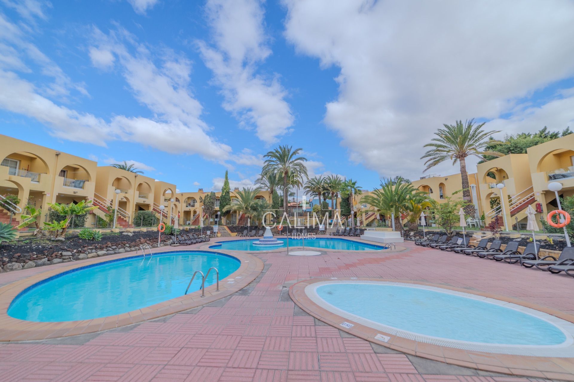 Vista exterior de Apartament de lloguer en San Bartolomé de Tirajana amb Aire condicionat, Jardí privat i Terrassa