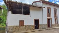 Vista exterior de Casa o xalet en venda en Grado amb Terrassa, Traster i Piscina