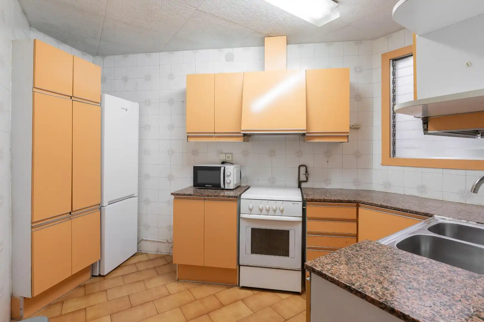 Küche von Wohnung zum Verkauf in Barcelona mit Heizung und Alarm