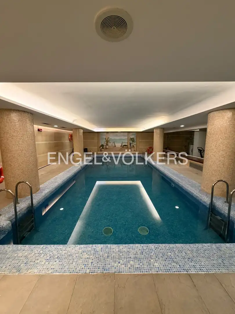 Piscina de Pis en venda en Madrid amb Aire condicionat, Calefacció i Parquet
