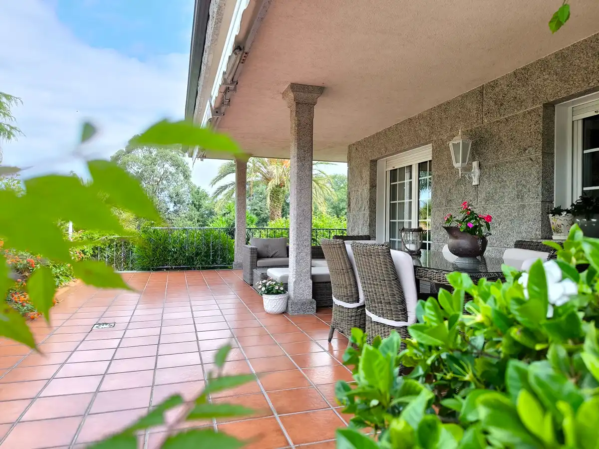 Terraza de Casa o chalet en venta en Vilagarcía de Arousa con Calefacción, Jardín privado y Parquet