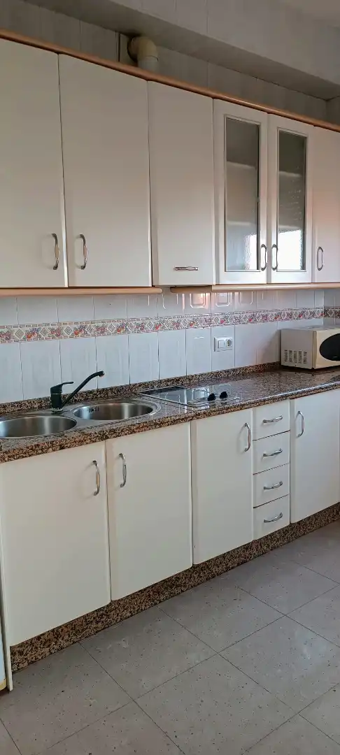 Küche von Dachboden zur Miete in Mairena del Alcor mit Klimaanlage, Heizung und Terrasse