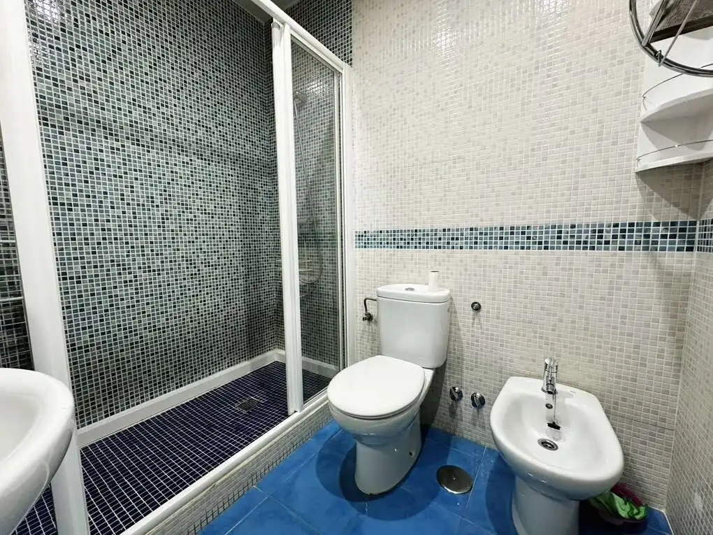 Badezimmer von Wohnung zur Miete in Toledo mit Klimaanlage, Heizung und Terrasse