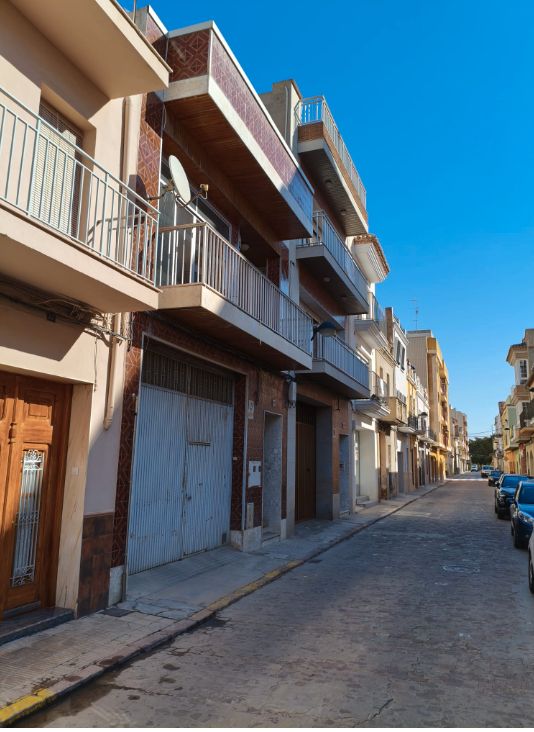 Vista exterior de Casa adosada en venda en Algemesí amb Terrassa i Balcó
