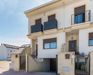 Vista exterior de Casa adosada en venda en Piles amb Aire condicionat, Calefacció i Jardí privat