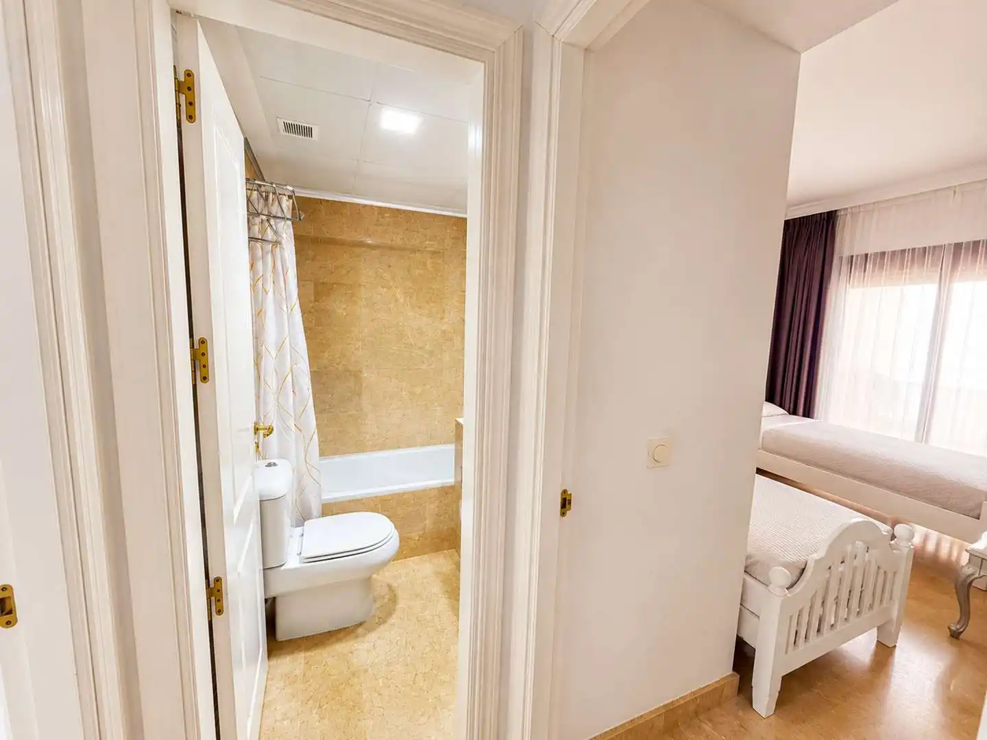 Baño de Apartamento en venta en Manilva con Aire acondicionado, Calefacción y Terraza