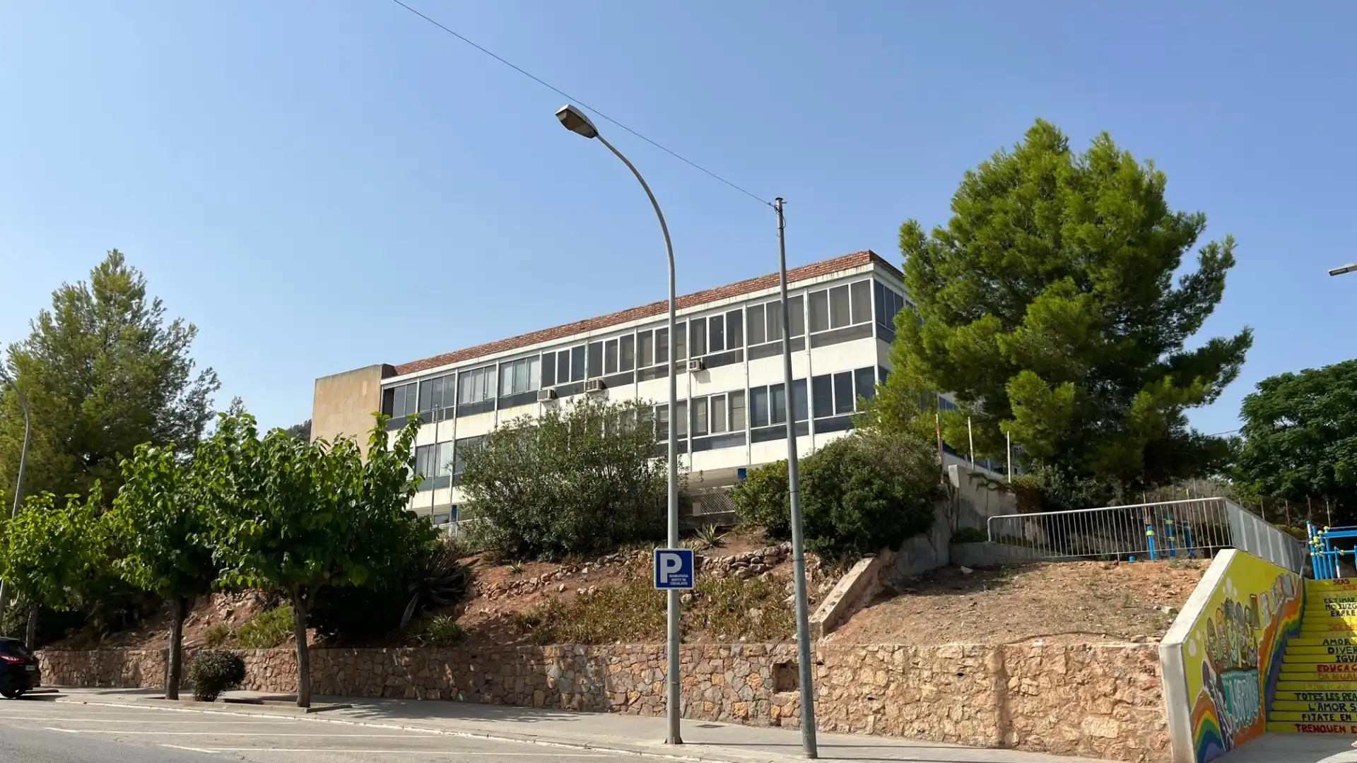 Vista exterior de Edificio en venta en Cervelló