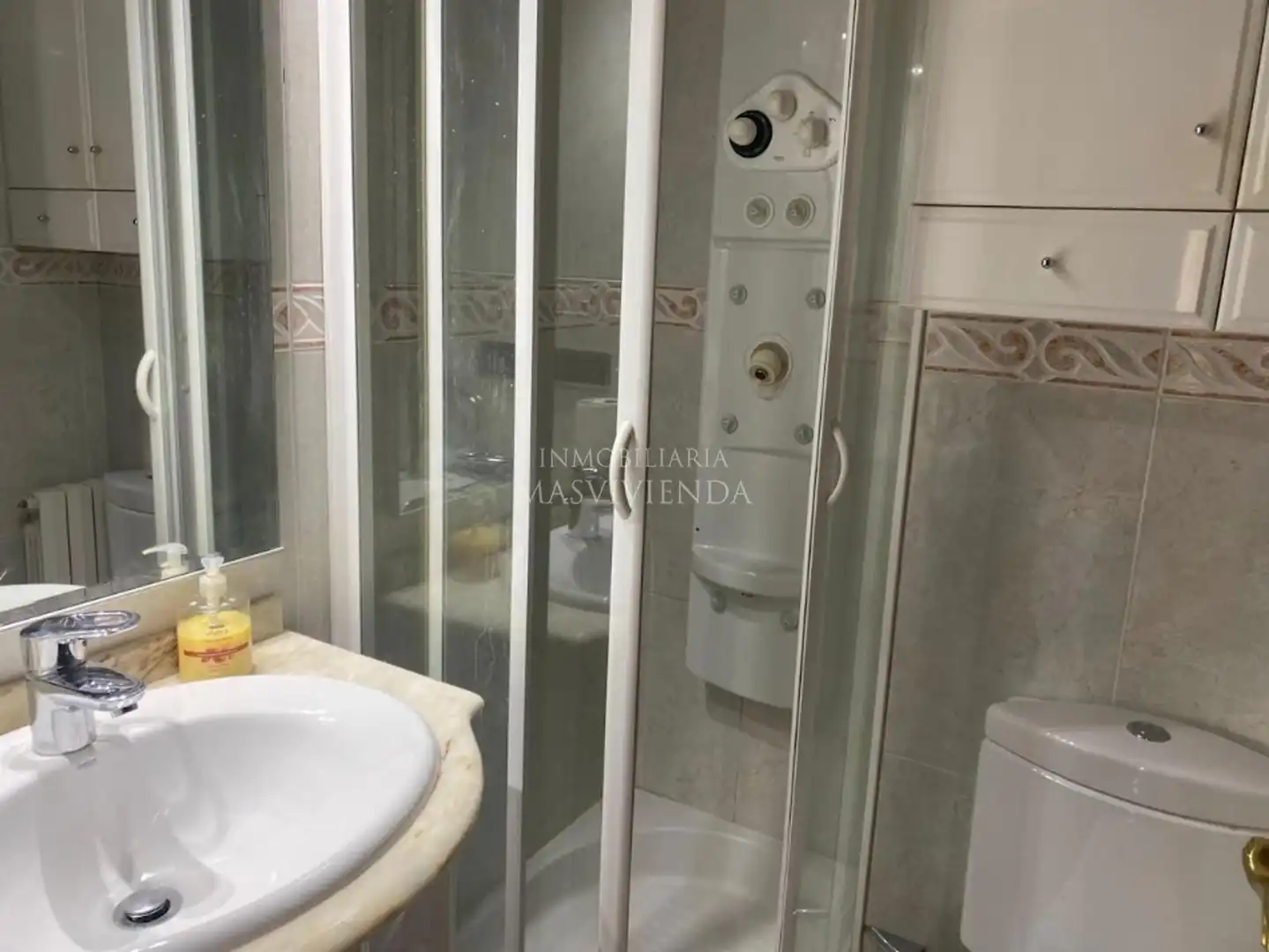 Badezimmer von Wohnung zur Miete in Vigo 