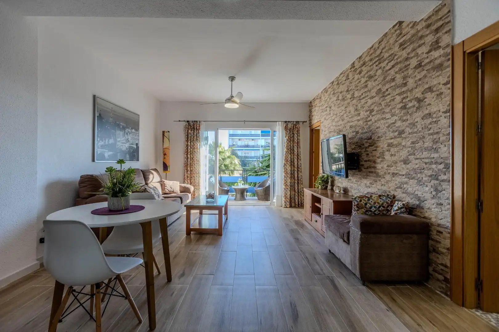 Sala de estar de Apartamento en venta en Torremolinos con Jardín privado, Terraza y Piscina comunitaria