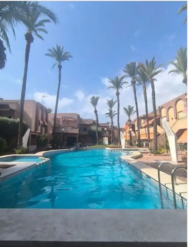 Bungalow con piscina in vendita a Calle Júpiter 9