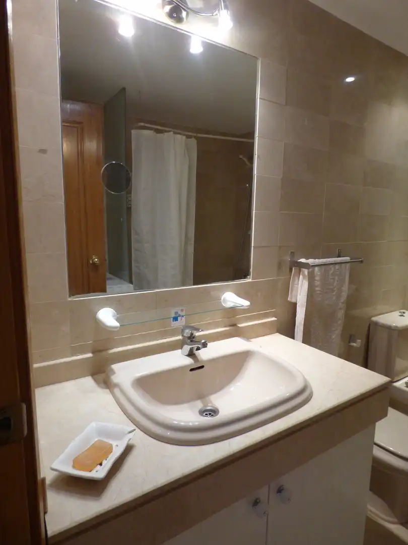 Bathroom of Flat for rent in Madrid  with Air Conditioner, Heating and Furnished