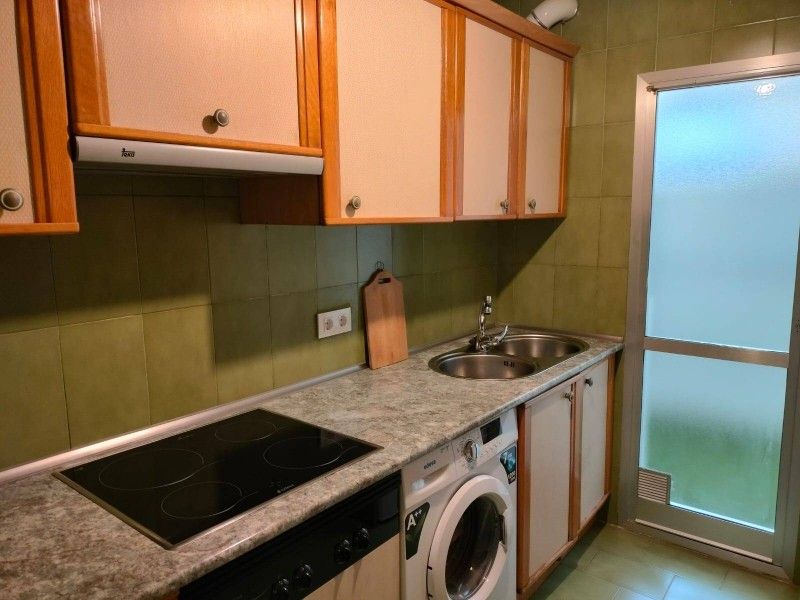 Cuina de Planta baixa de lloguer en Plasencia amb Jardí privat