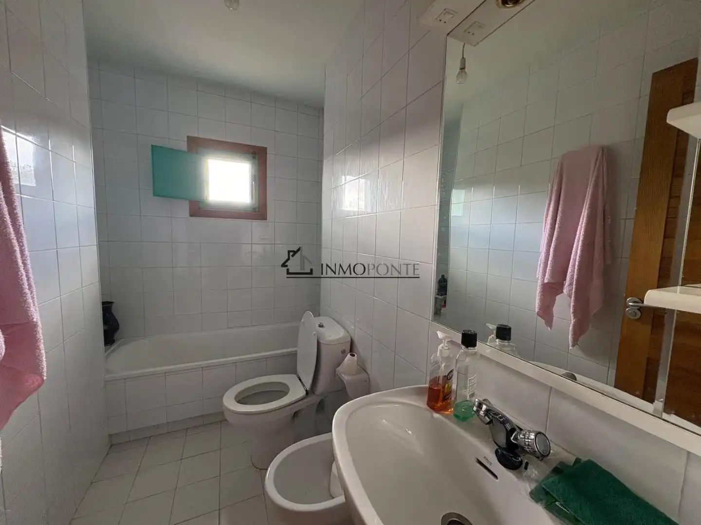 Baño de Casa o chalet de alquiler en Pontevedra Capital  con Calefacción, Jardín privado y Amueblado
