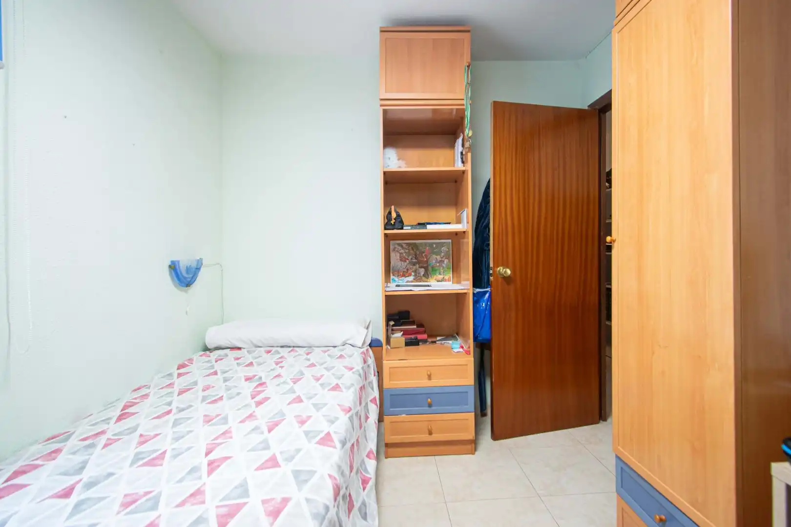 Habitación de Piso en venta en Sevilla con Aire acondicionado, Terraza y Trastero