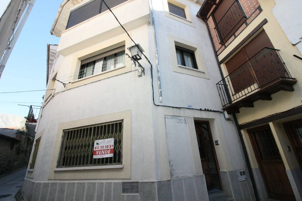 Exterior view of House or chalet for sale in San Esteban del Valle  with Storage room and Furnished