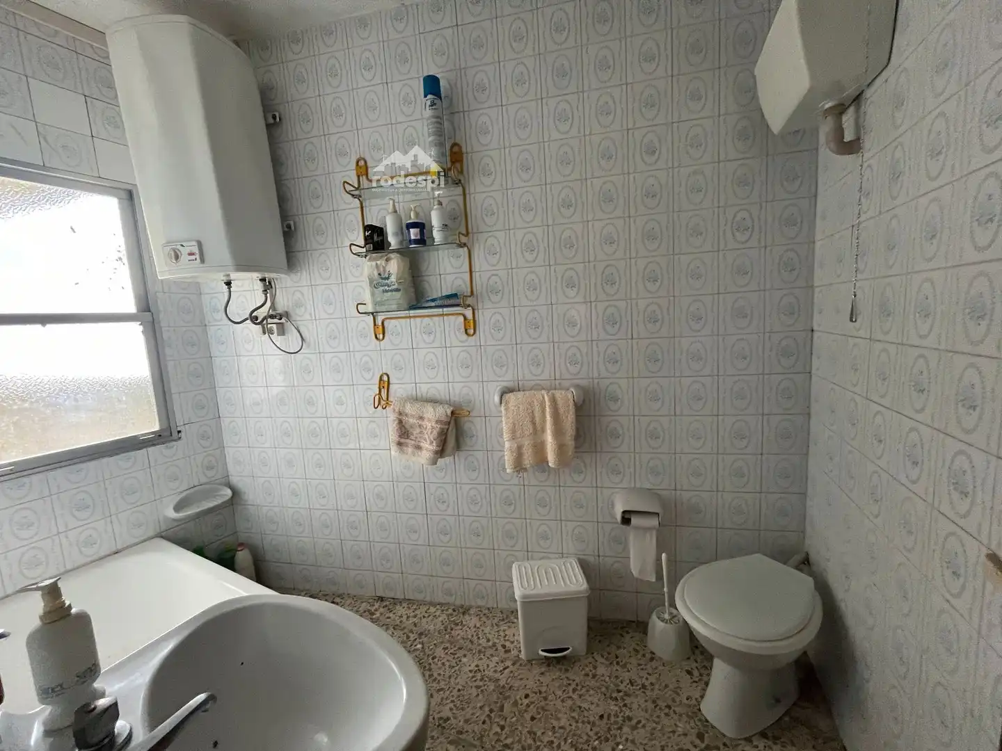 Badezimmer von Einfamilien-Reihenhaus zum Verkauf in Carballeda de Avia mit Abstellraum und Möbliert