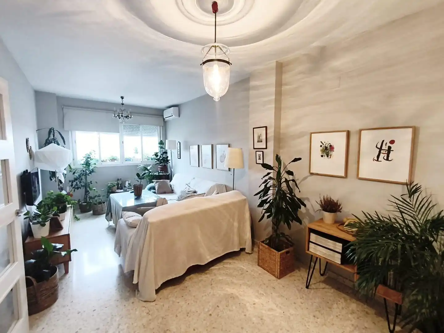 Living room of Flat for sale in Sevilla  with Air Conditioner and Storage room