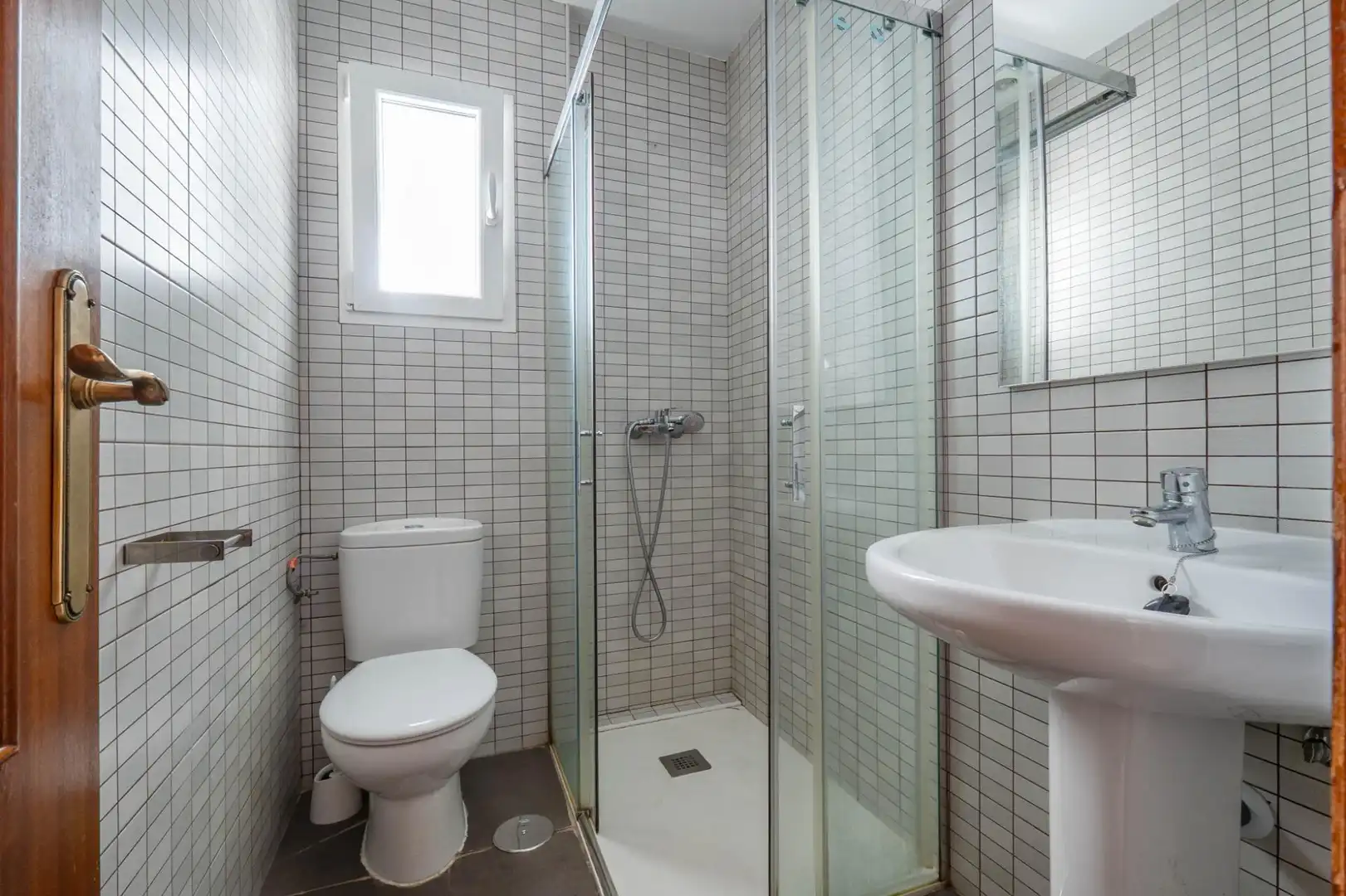 Bathroom of Flat for sale in Granada  with Heating and Terrace