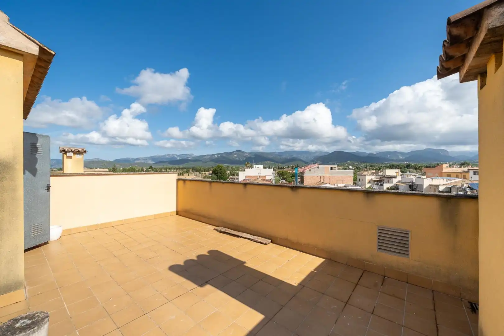 Terrasse von Wohnung zum Verkauf in Santa María del Camí mit Klimaanlage, Terrasse und Balkon