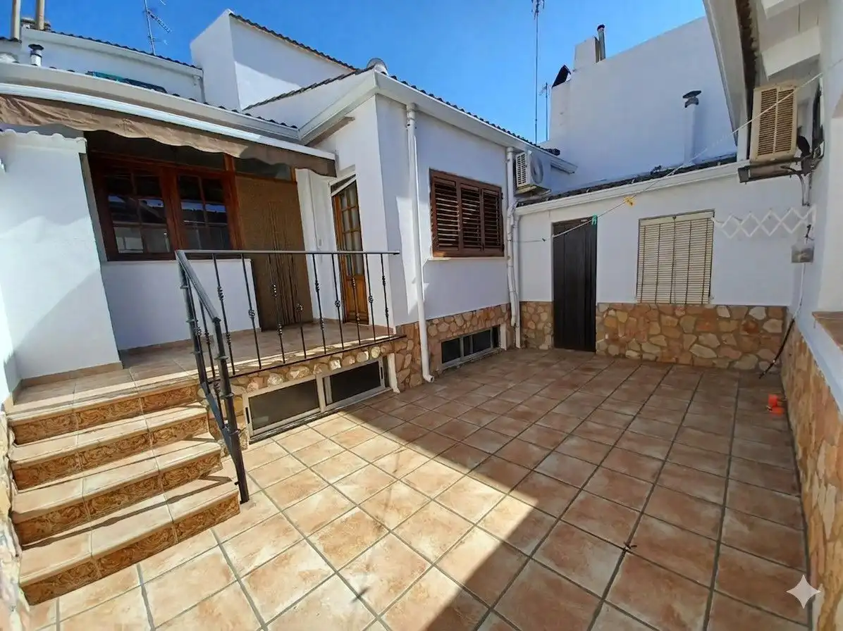 Adossat amb jardí en venda a La Roda, imagen 36