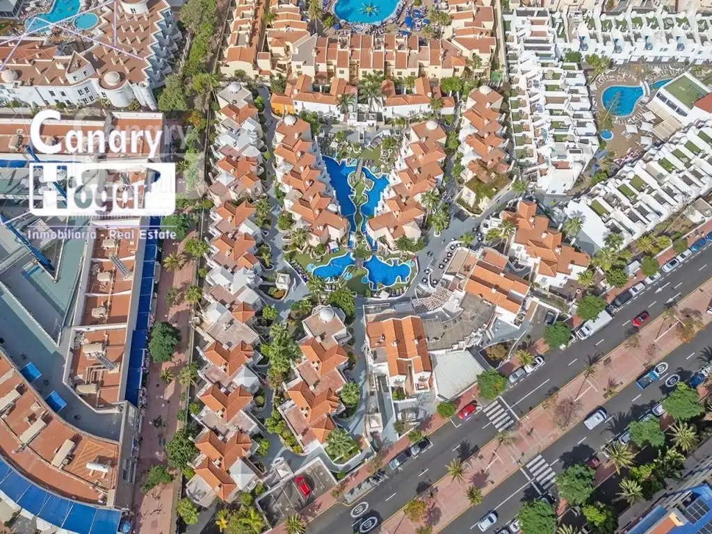 Außenansicht von Wohnungen zum Verkauf in Adeje mit Privatgarten und Gemeinschaftspool