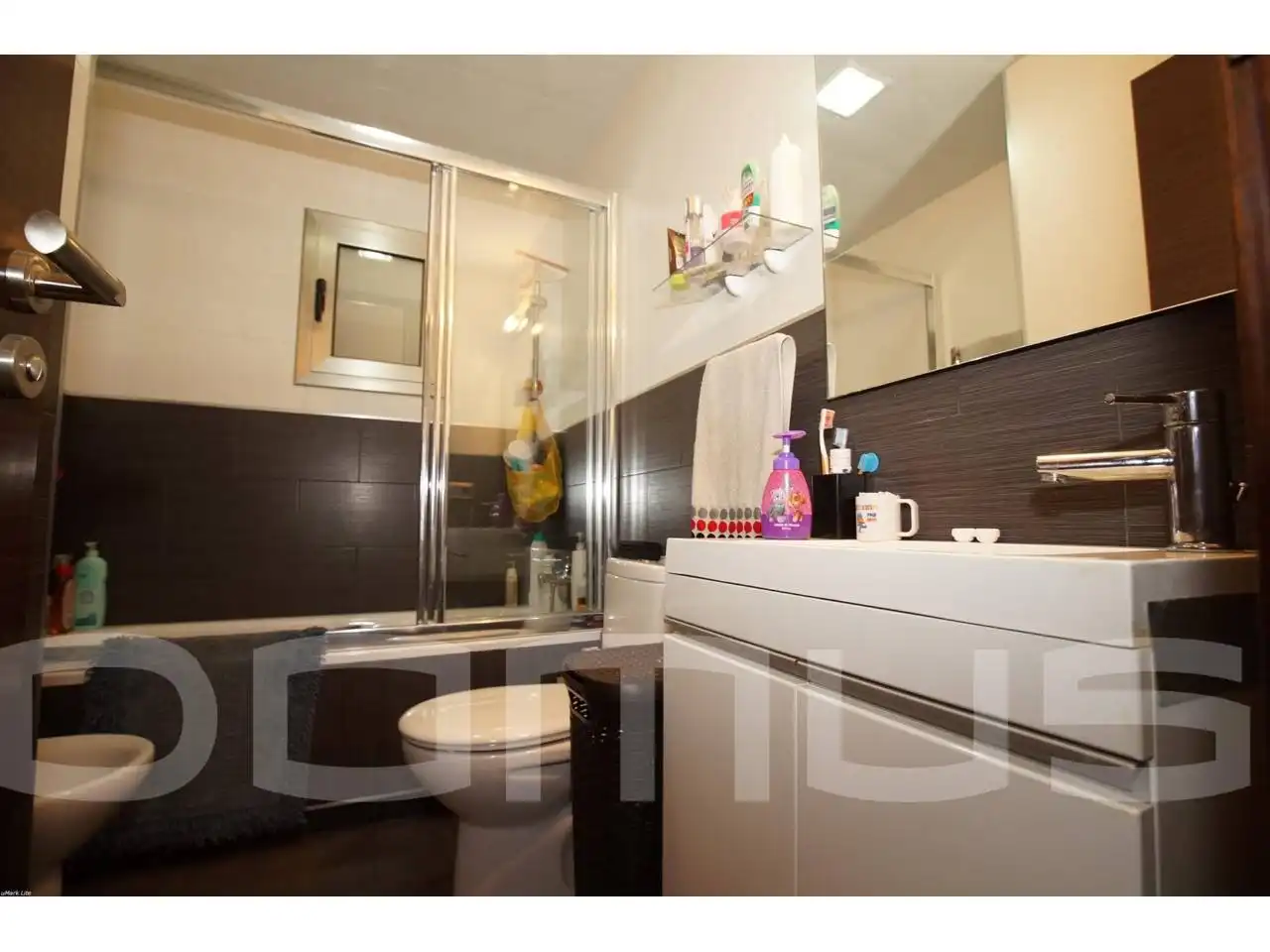 Baño de Piso en venta en Sant Vicenç Dels Horts con Aire acondicionado, Calefacción y Amueblado