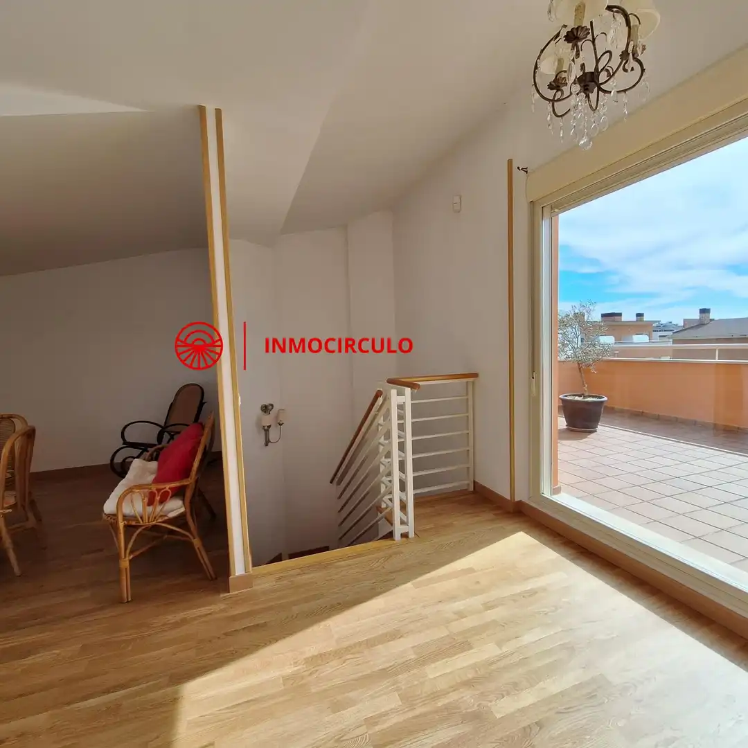 Casa adosada en venda en Burgos amb Jardí privat, Terrassa i Traster
