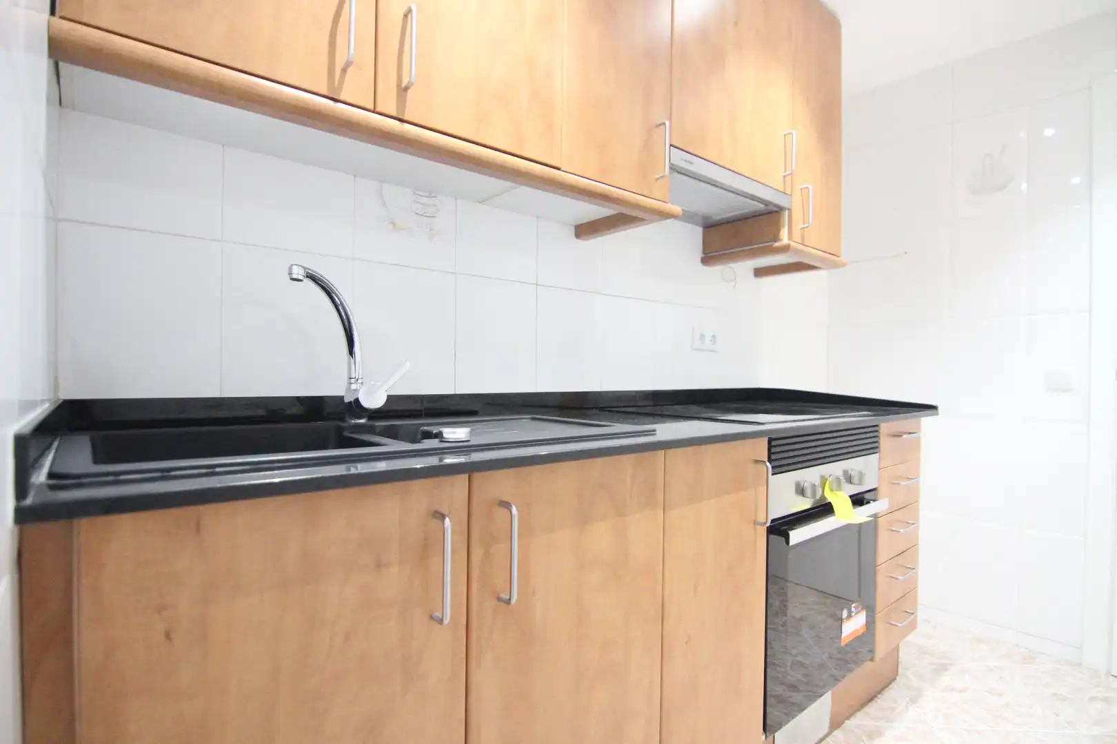 Cuina de Pis en venda en Esparreguera amb Calefacció, Parquet i Forn