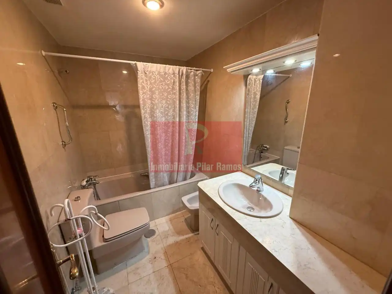 Baño de Piso en venta en León Capital  con Calefacción, Parquet y Terraza
