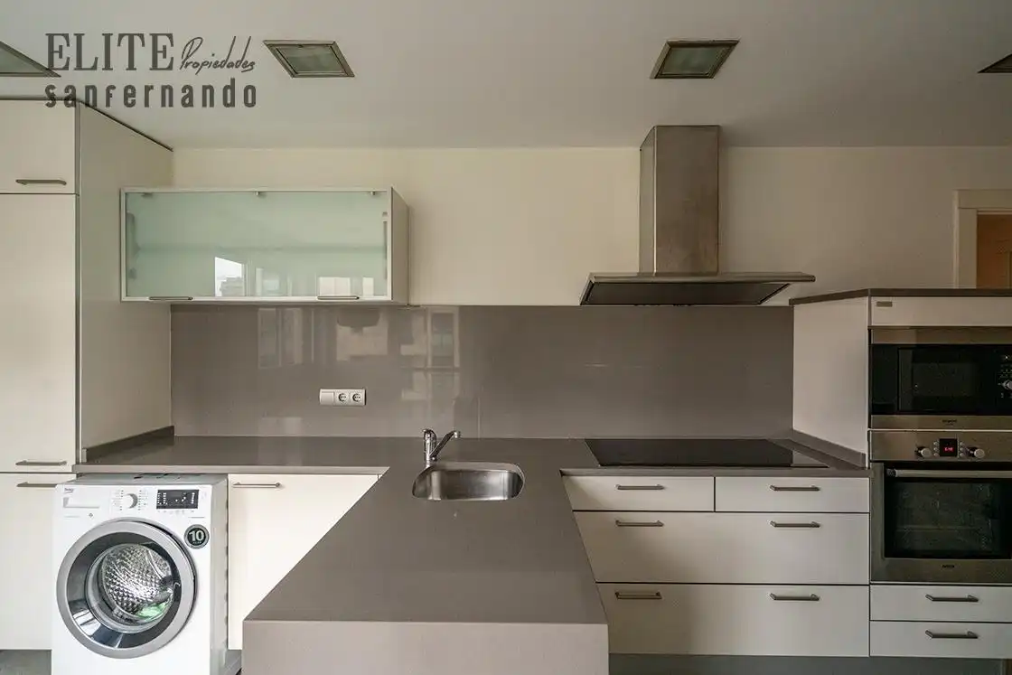Cocina de Piso en venta en Santander con Calefacción, Jardín privado y Parquet