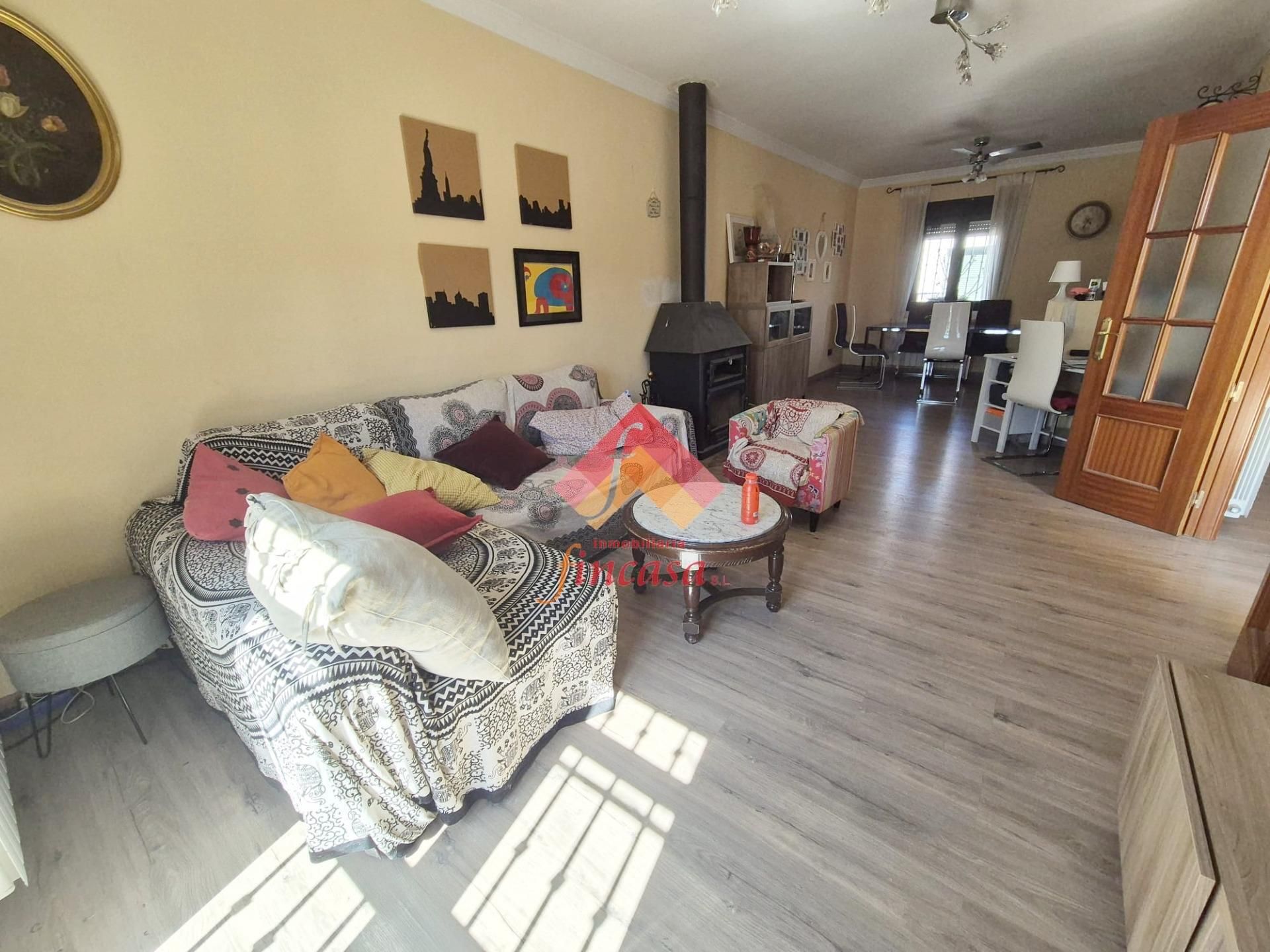 Sala d'estar de Casa o xalet en venda en Ronda amb Calefacció i Terrassa