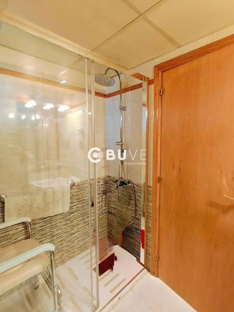 Bathroom of Attic for sale in Madrid  with Air Conditioner, Heating and Parquet flooring