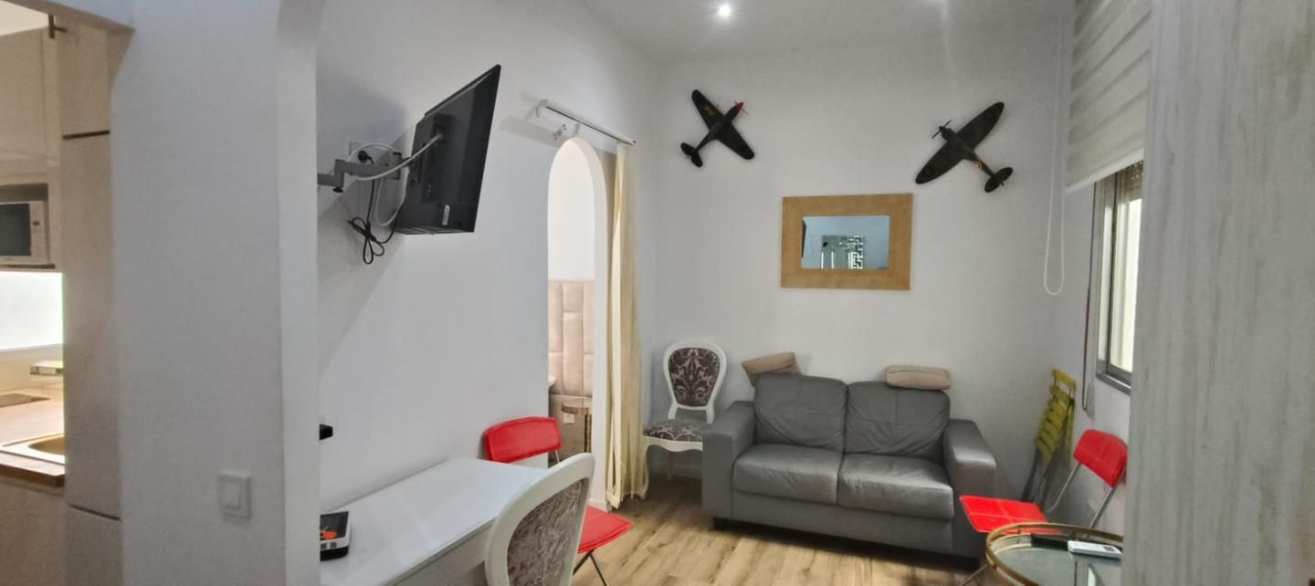 Sala d'estar de Apartament en venda en  Madrid Capital amb Aire condicionat i Moblat