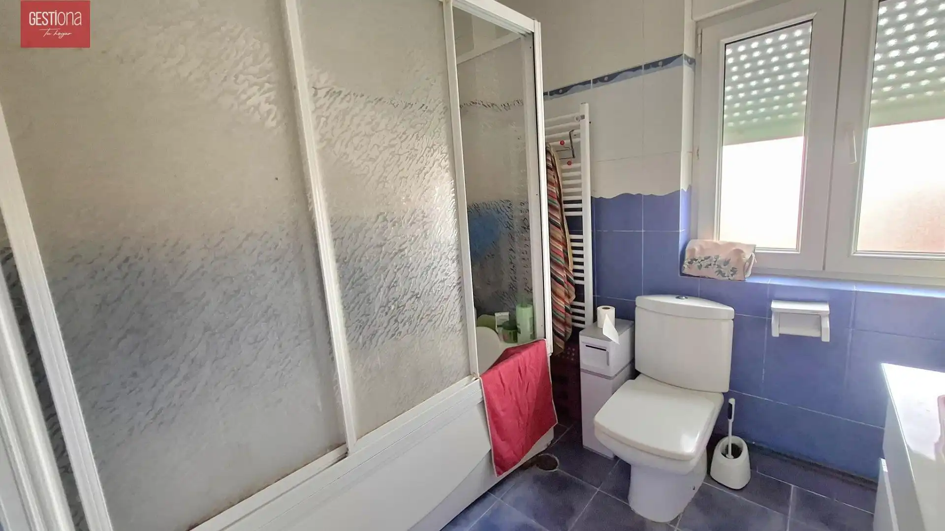 Baño de Apartamento en venta en Bárcena de Cicero con Calefacción, Terraza y Balcón