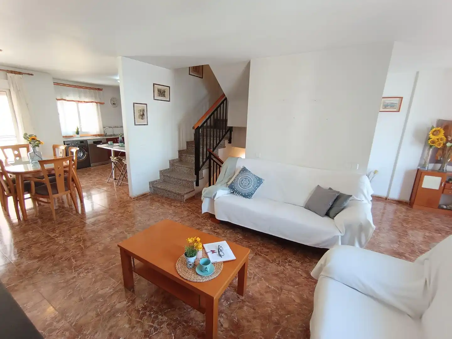 Wohnzimmer von Einfamilien-Reihenhaus zum Verkauf in Ulea mit Klimaanlage, Heizung und Terrasse
