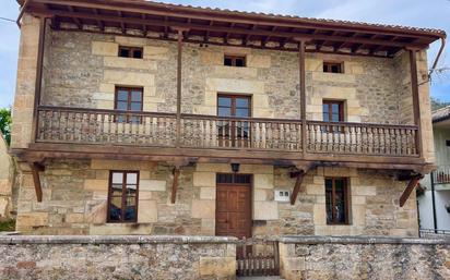 Vista exterior de Casa o xalet en venda en Arenas de Iguña amb Balcó