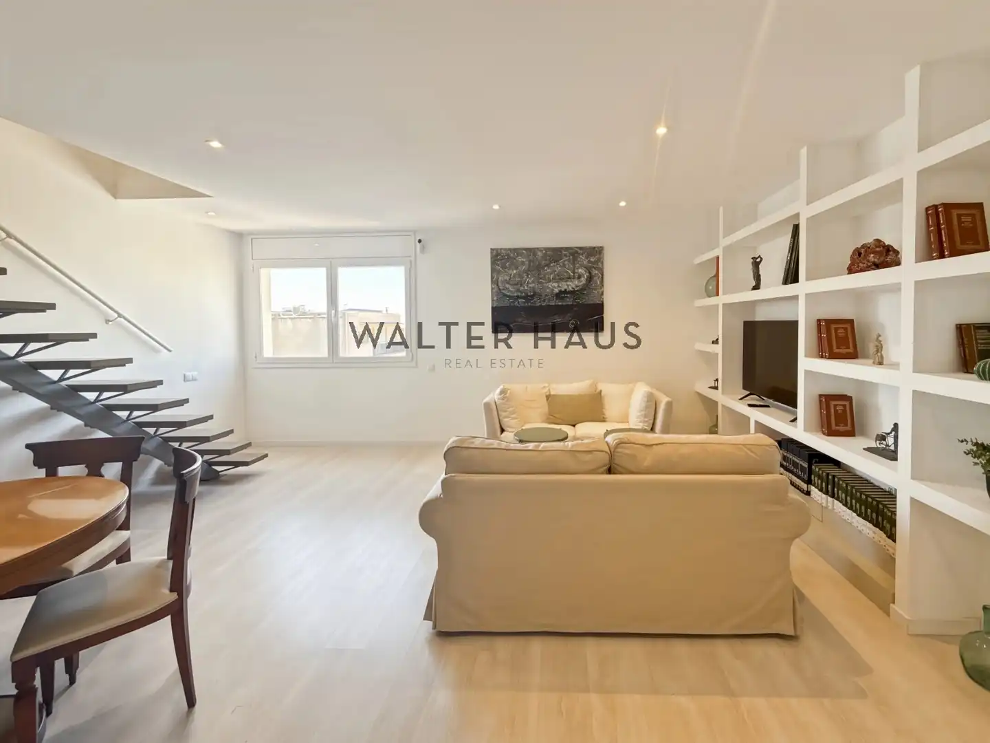 Sala de estar de Dúplex en venta en Barcelona con Aire acondicionado y Amueblado