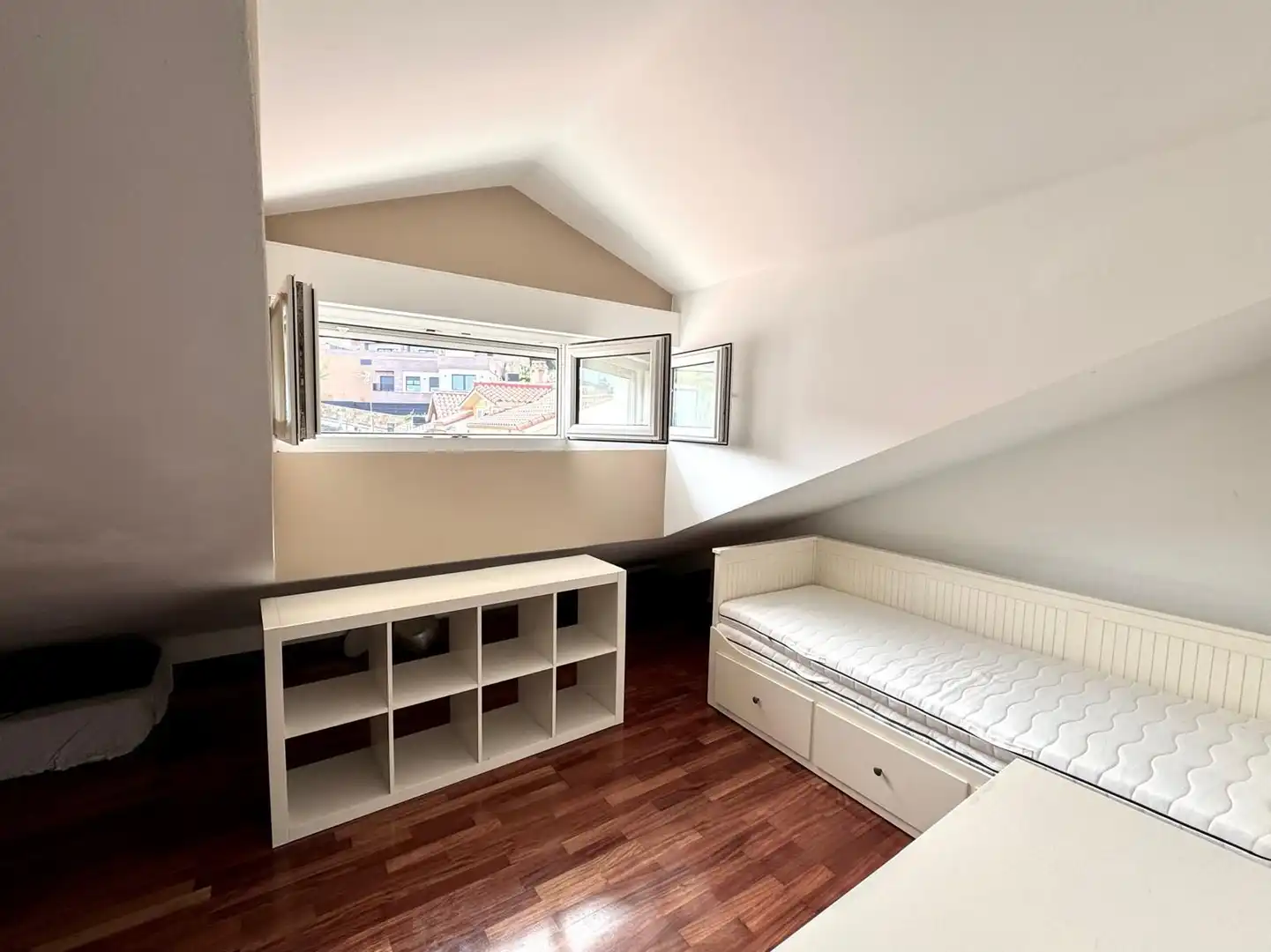 Habitación de Casa adosada en venta en Castro-Urdiales con Calefacción, Jardín privado y Terraza