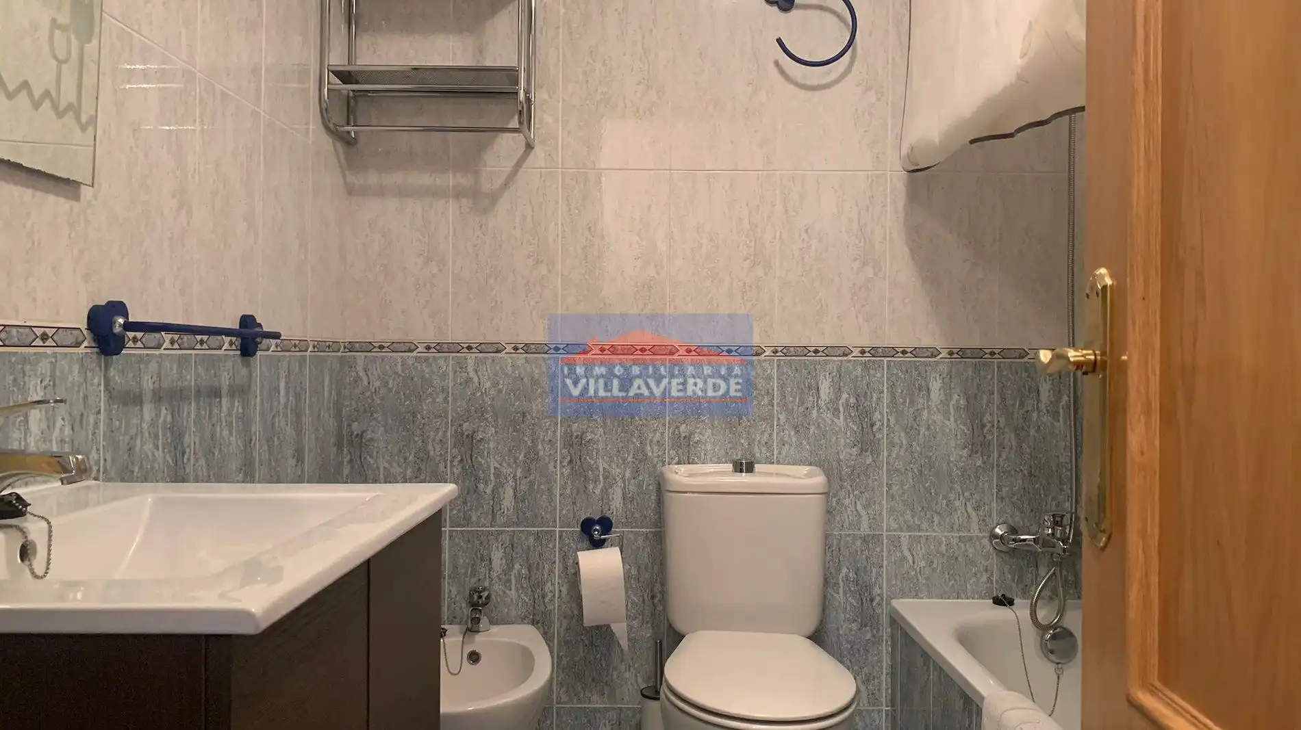 Bathroom of Flat for rent in Cangas   with Furnished, TV and Balcony